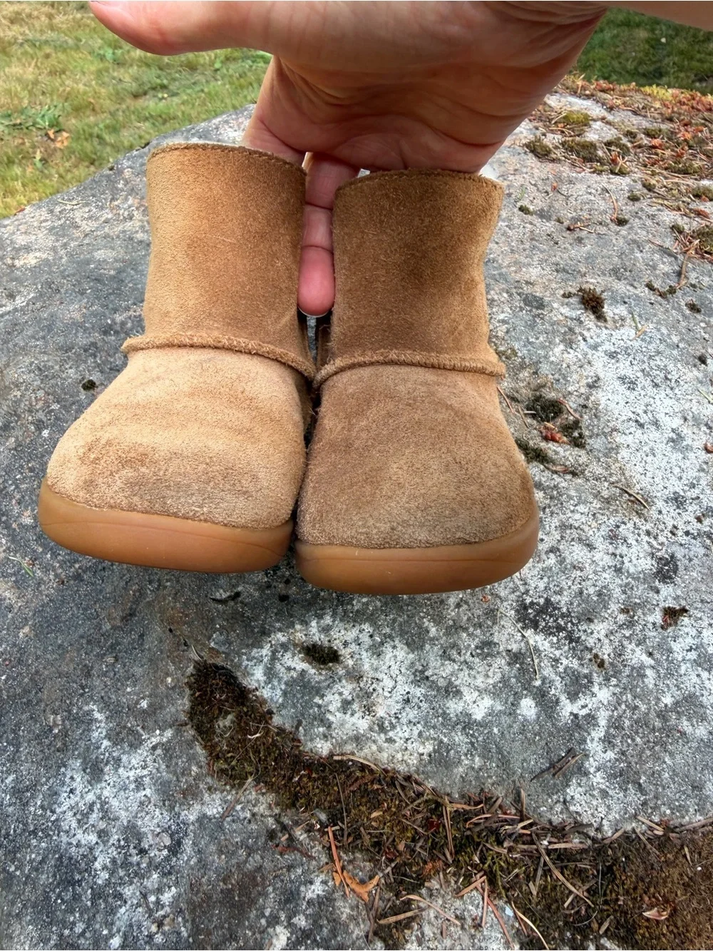Toddler Keelan Uggs! in Chestnut  Size 8
